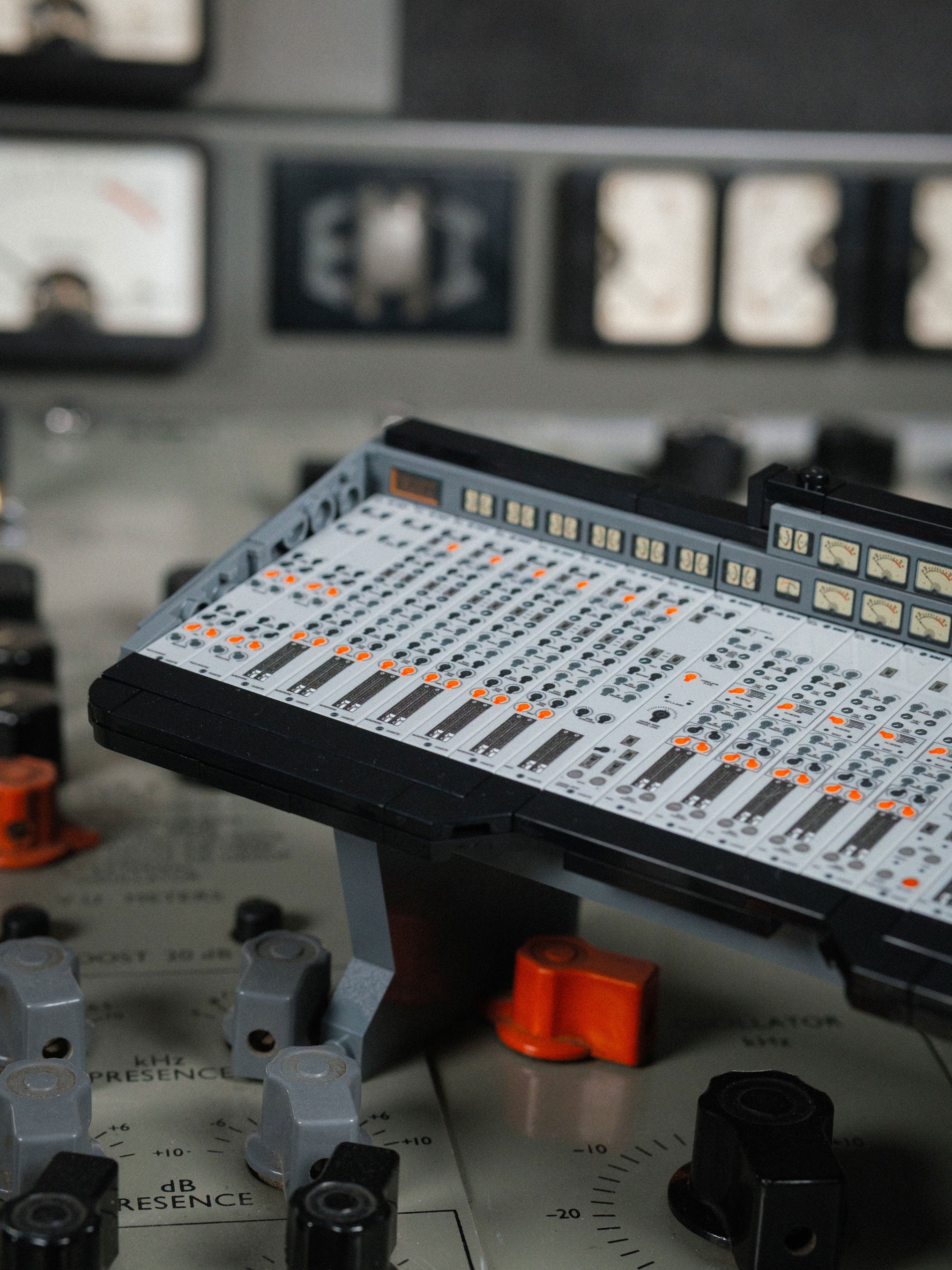 Abbey Road Studios - EMI TG12345 Mk I Mixing Console Custom Building Set