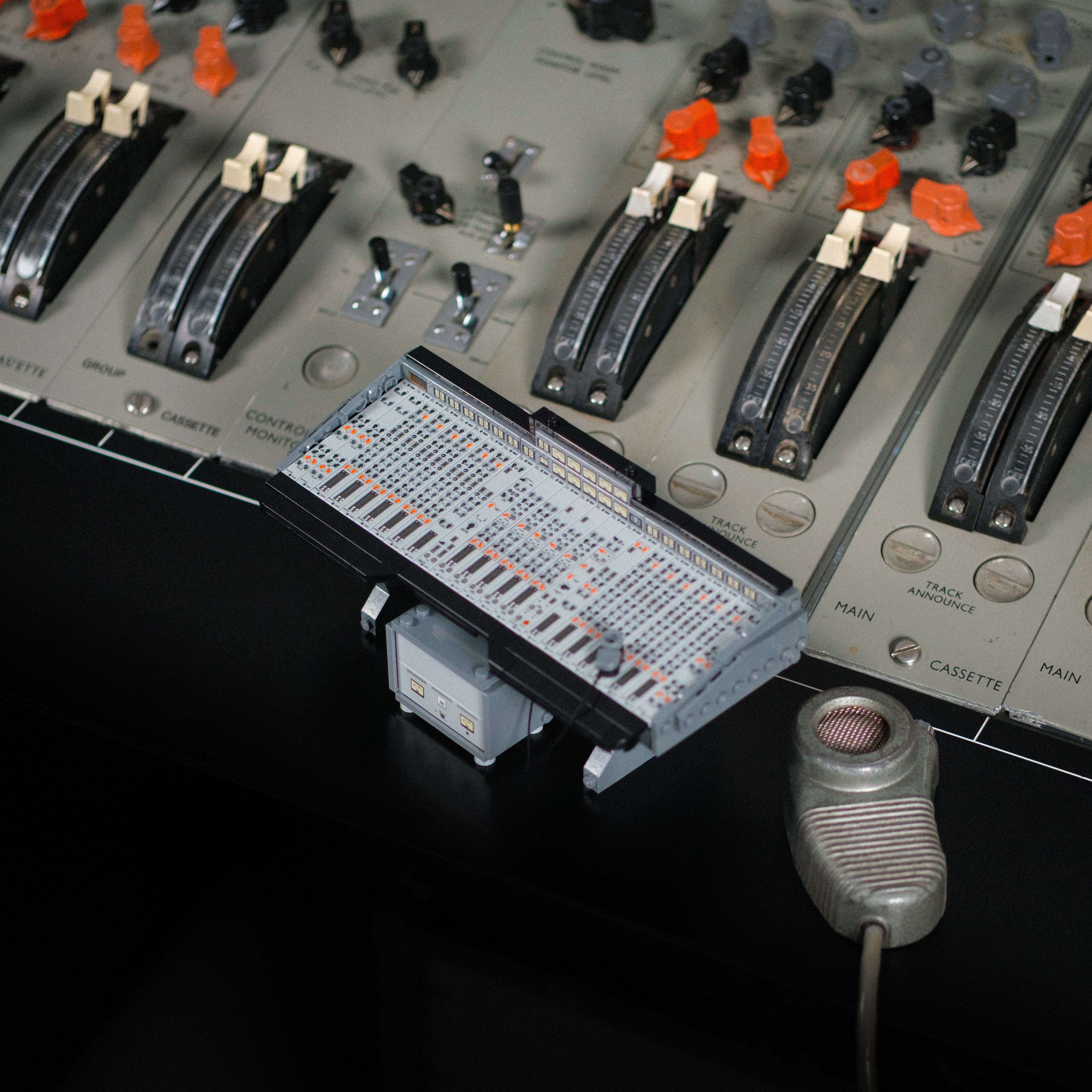 Abbey Road Studios - EMI TG12345 Mk I Mixing Console Custom Building Set